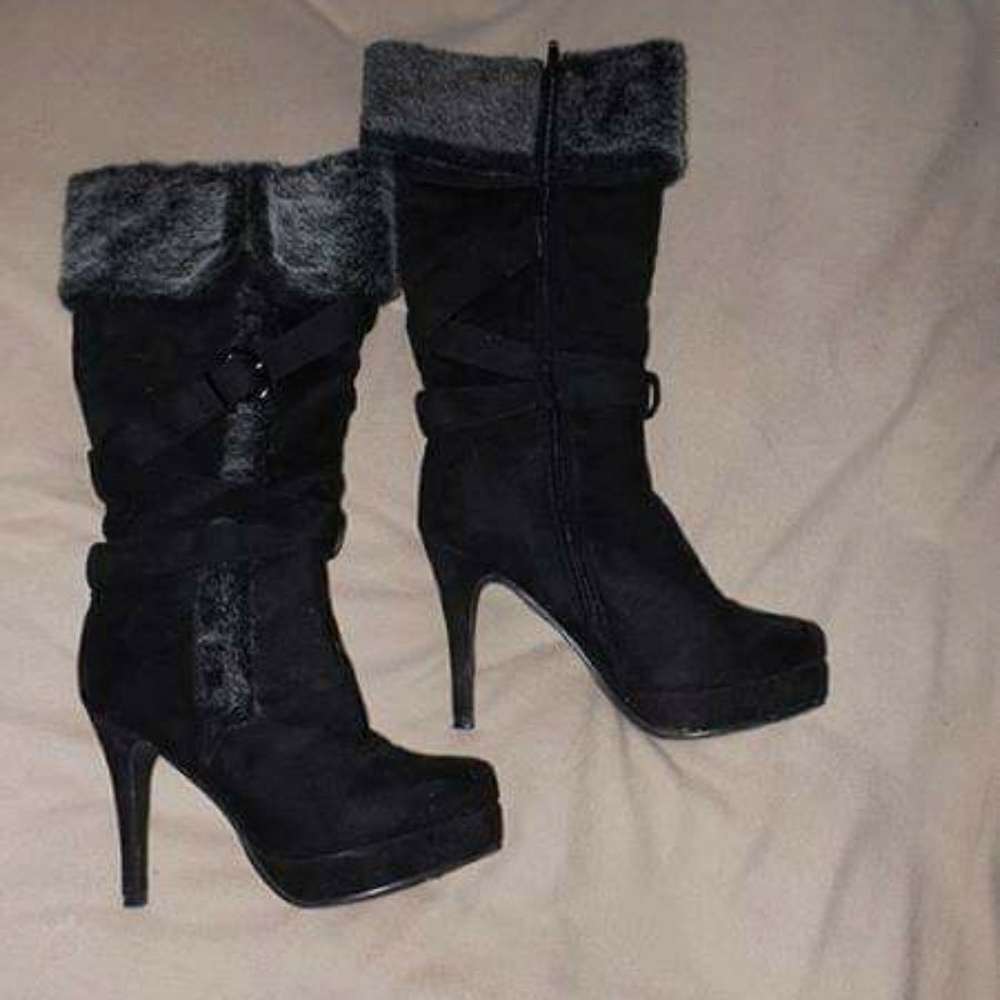 Black fur boots